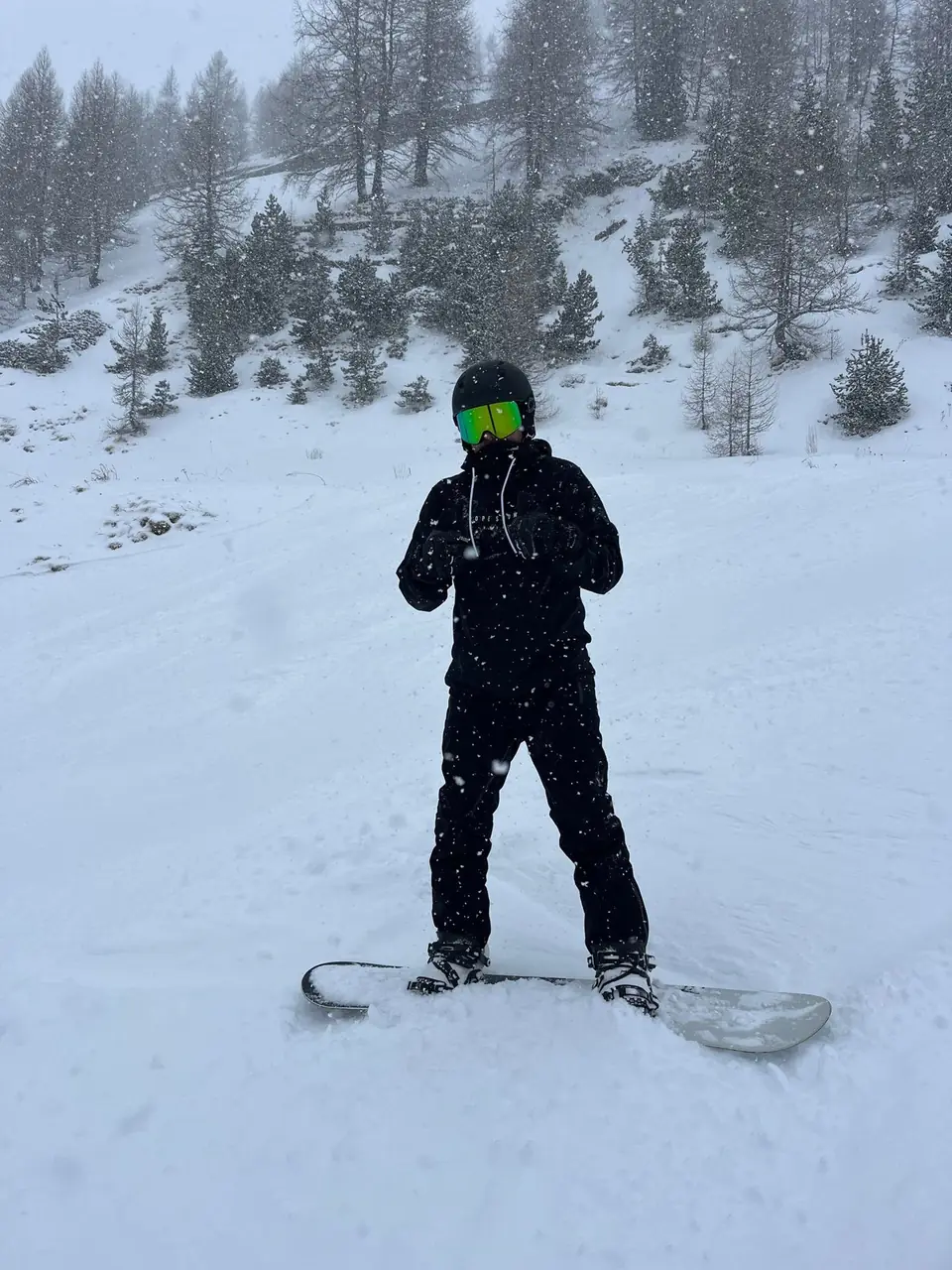 Markus on a snowboard in the snow